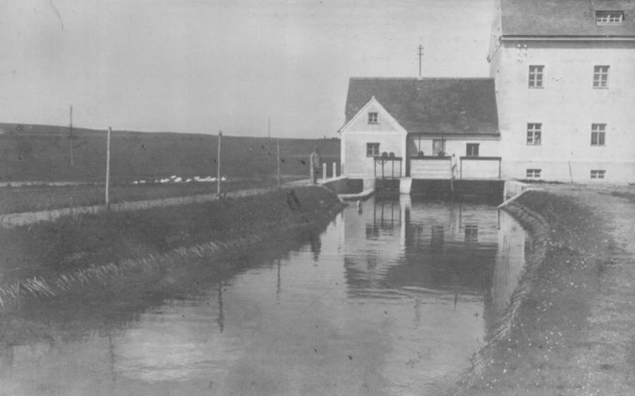 Mühle in Handenzhofen nach der Regulierung vom Oberwasser aus