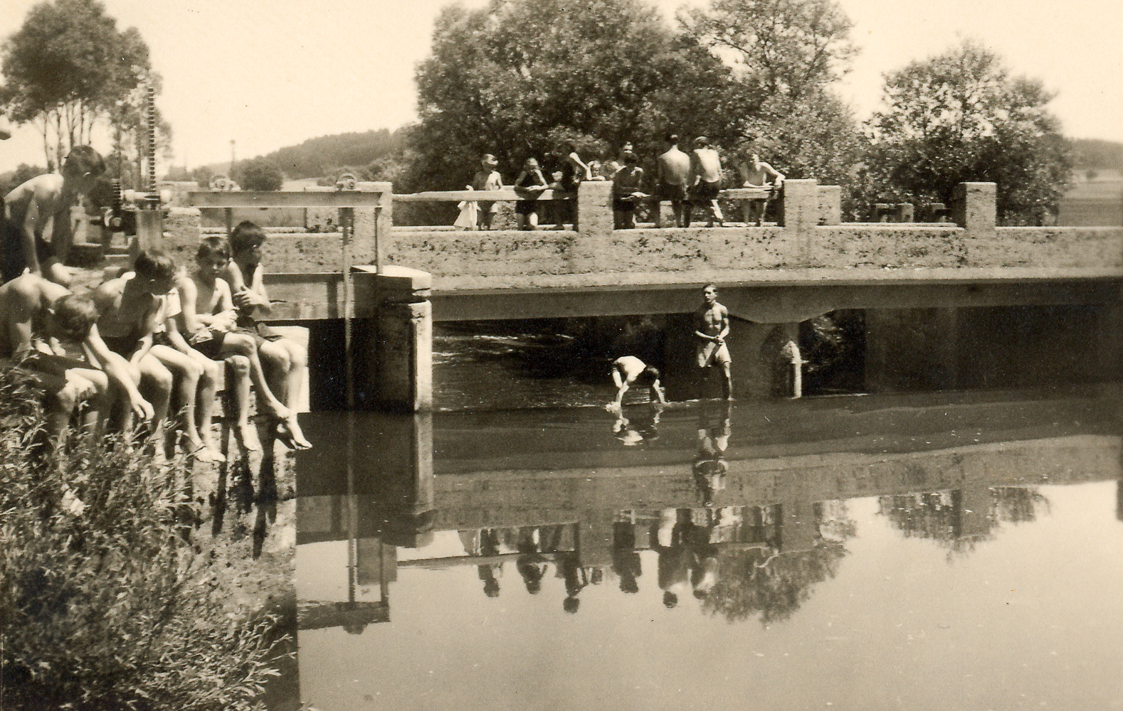Am Wehr in Petershausen