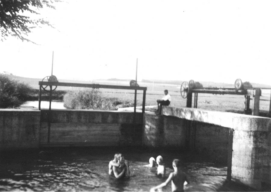 Am Wehr in Indersdorf um 1925