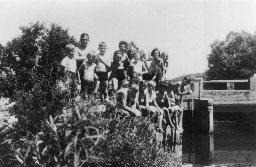 Am Wehr in Petershausen um 1935