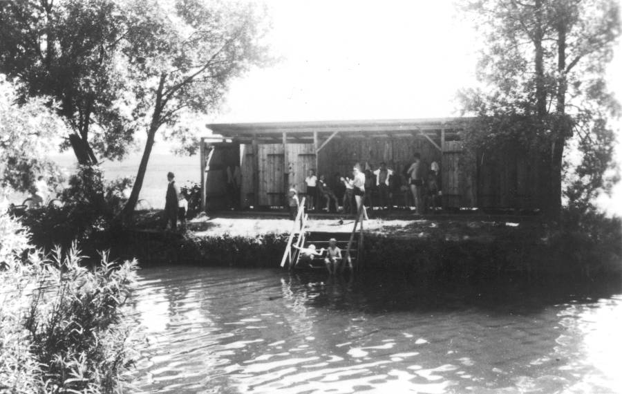 Badeanstalt am Wehr in Petershausen ab 1932