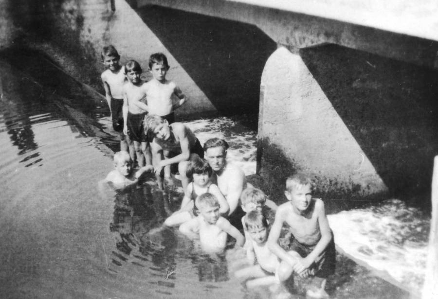 Am Wehr in Petershausen um 1935