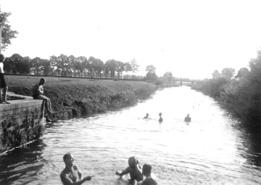 Am Wehr in Indersdorf um 1925:<br>Erholung und Entspannung standen an erster Stelle.