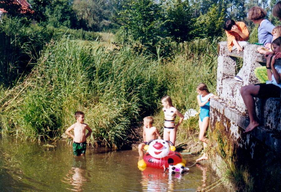 Wassermänner und Nixen am Mühlbach Petershausen